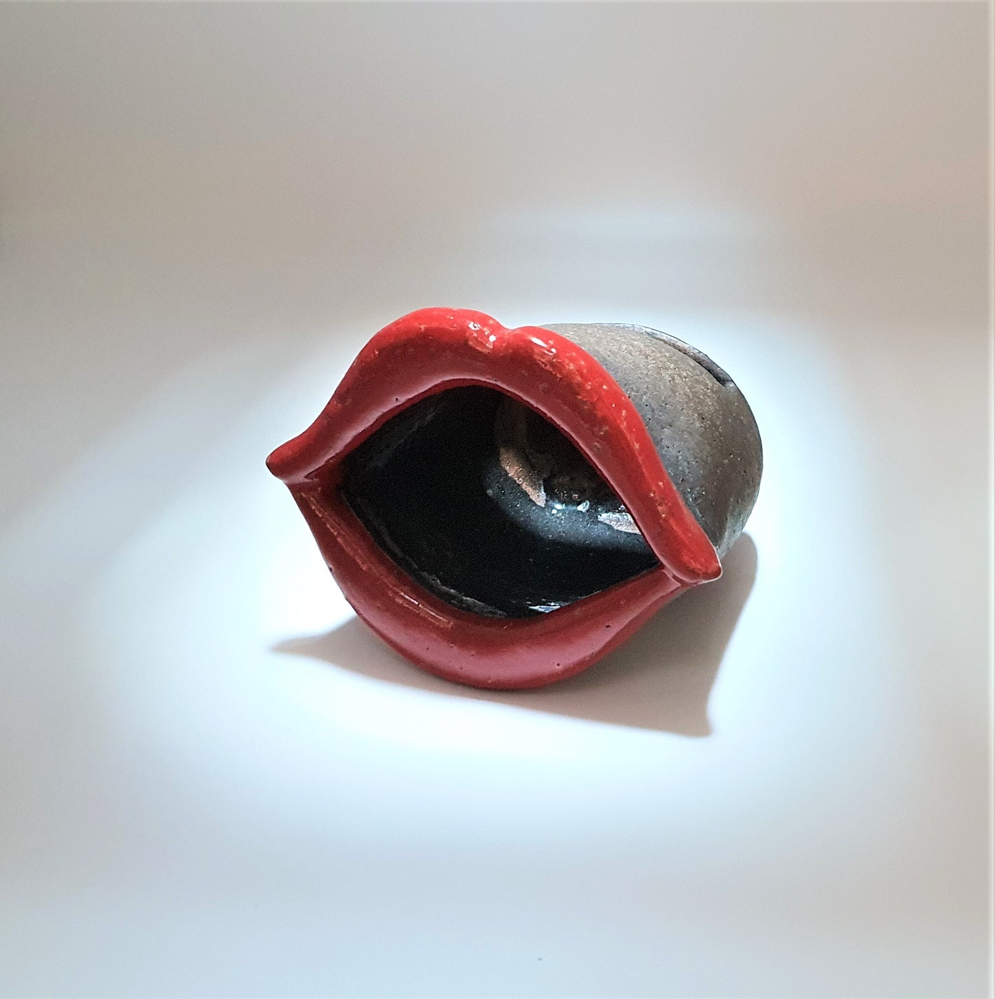 Red Red Lips - Mobile Phone Amplifier