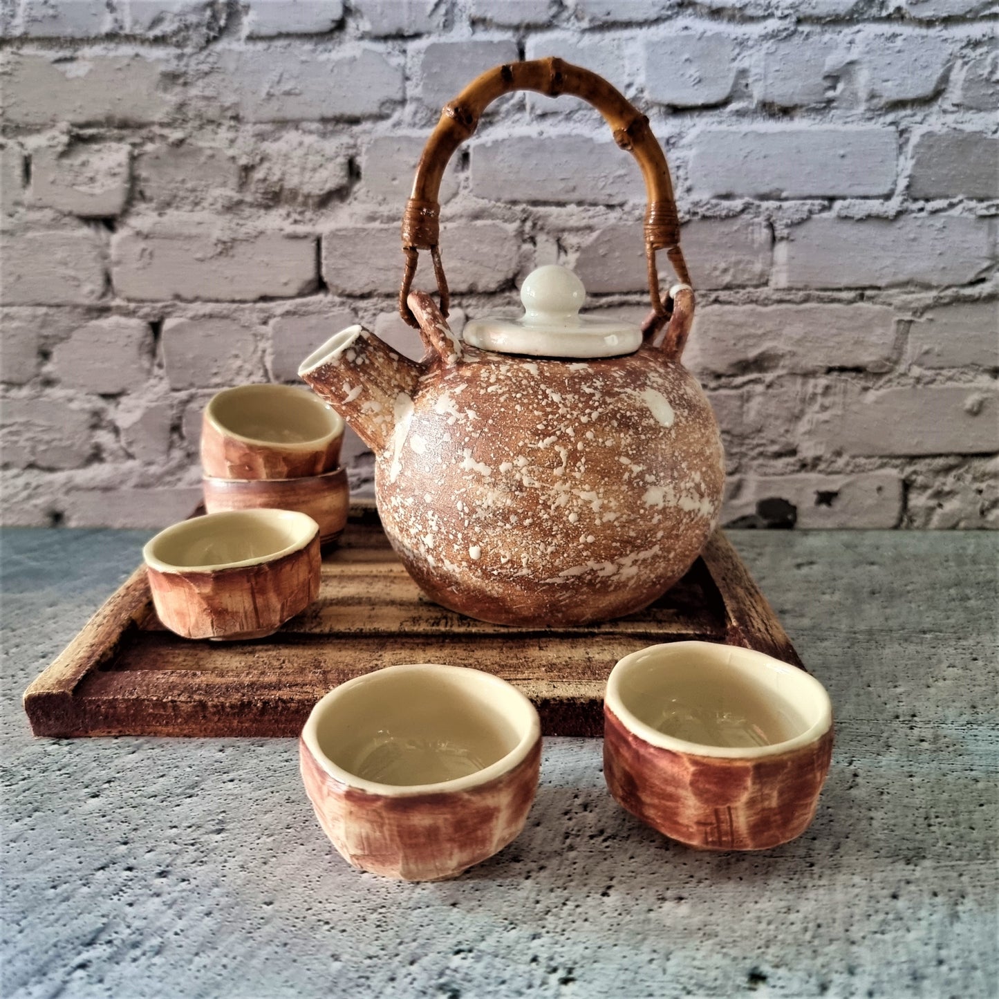 A Little Teapot + Five Tea Cups
