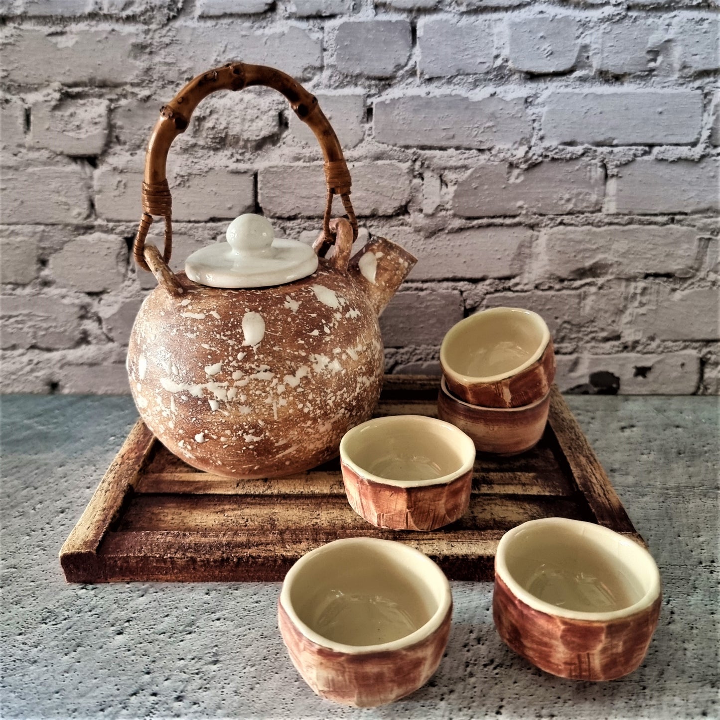 A Little Teapot + Five Tea Cups